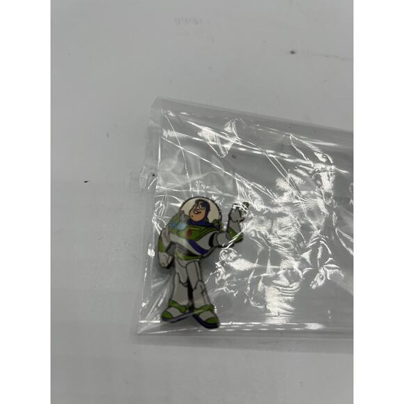 Pixar Cast Toy Story 2 Buzz Light Year Collectors Pin - Picture 1 of 4